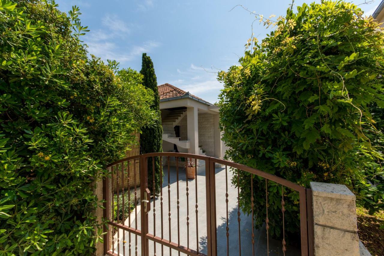 טרוגיר Holiday Home Ruzmarin מראה חיצוני תמונה